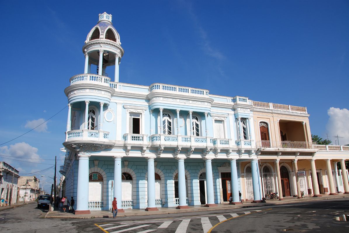 42 Cuba - Cienfuegos - Parque Jose Marti - Palacio de Ferrer - Casa de la Cultura Benjamin Duarte